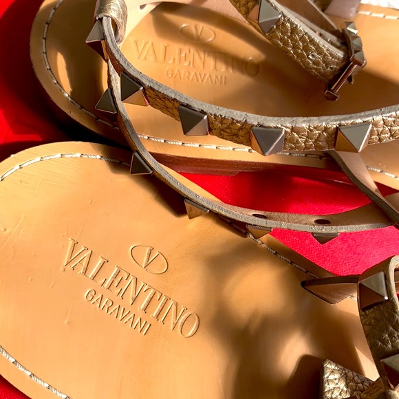 VALENTINO rockstud metallic “Alce” thong sandal - Picture 11 of 14